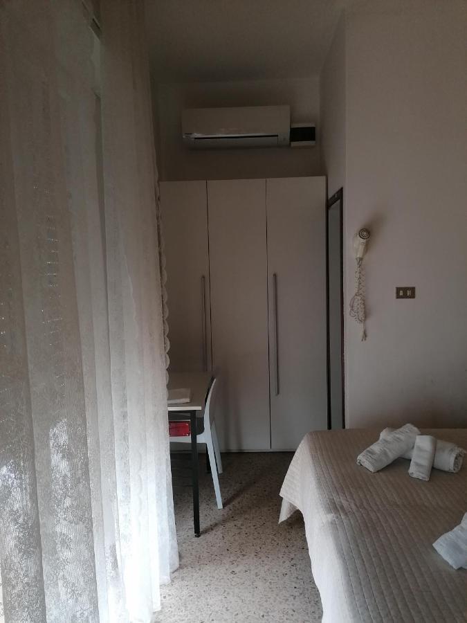 Hotel Nova Dhely Rimini Exterior photo