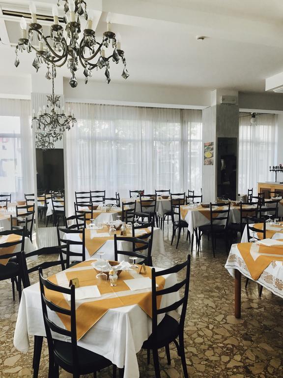 Hotel Nova Dhely Rimini Exterior photo